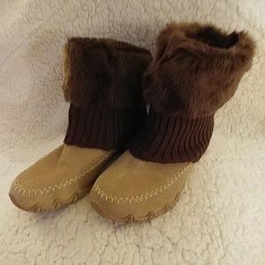 JB631.  Brown Furry Boot Socks